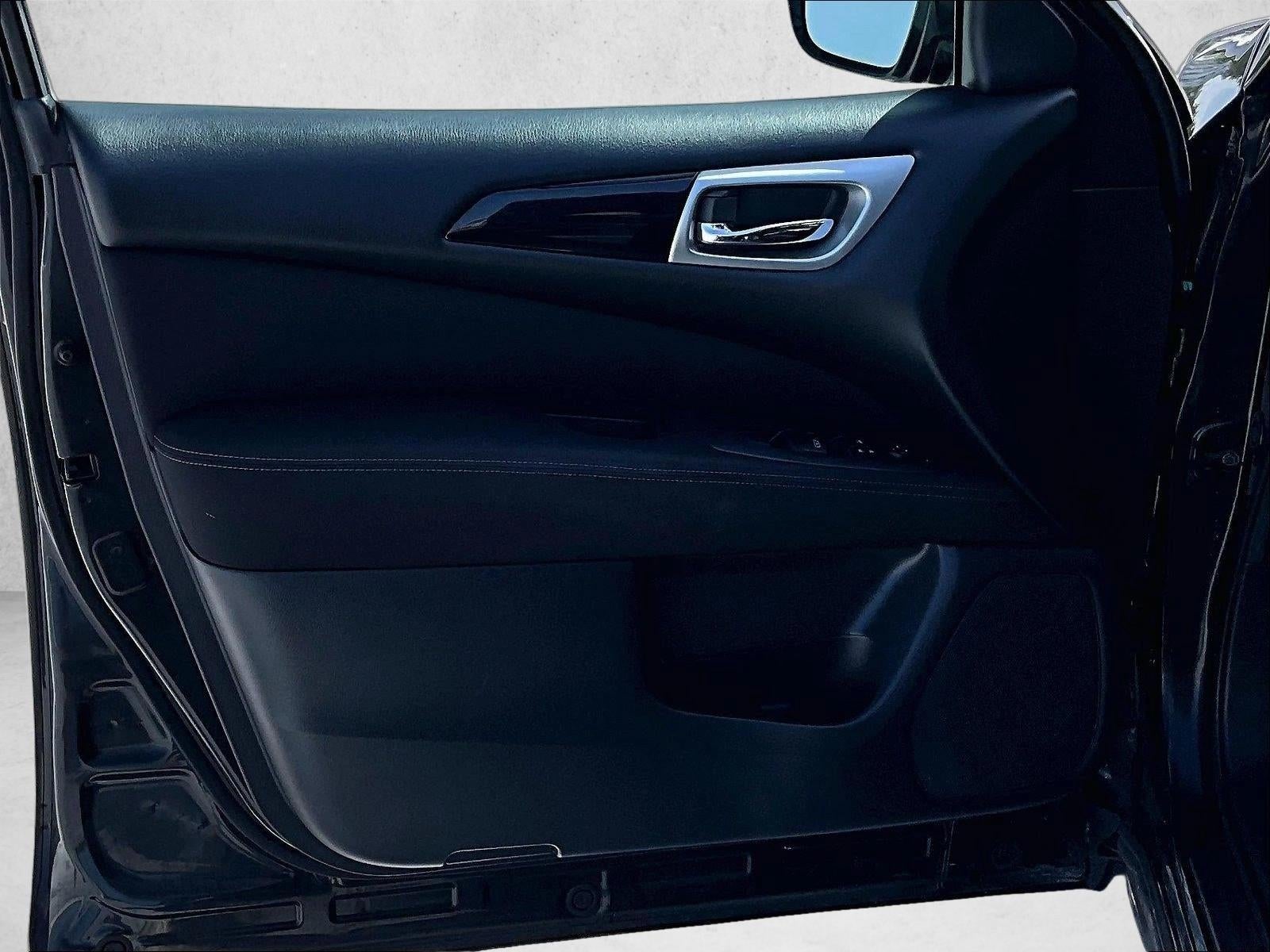 2017 Nissan Pathfinder SV
