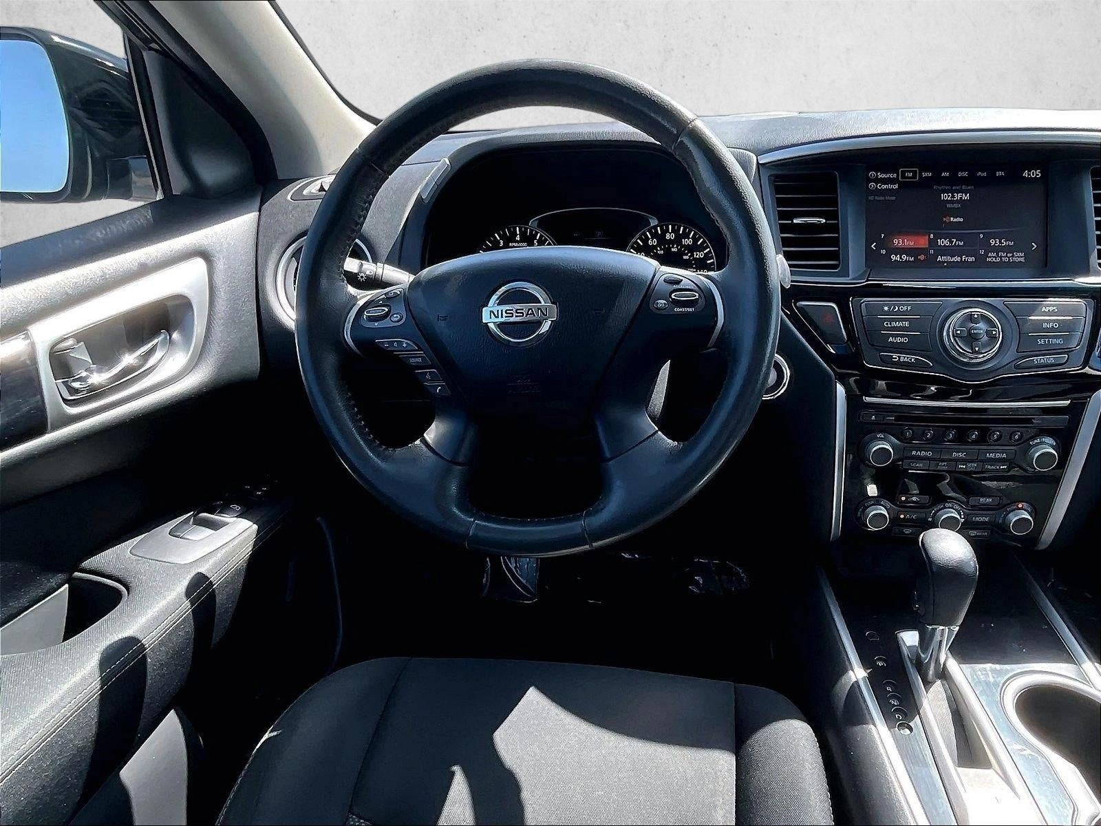 2017 Nissan Pathfinder SV