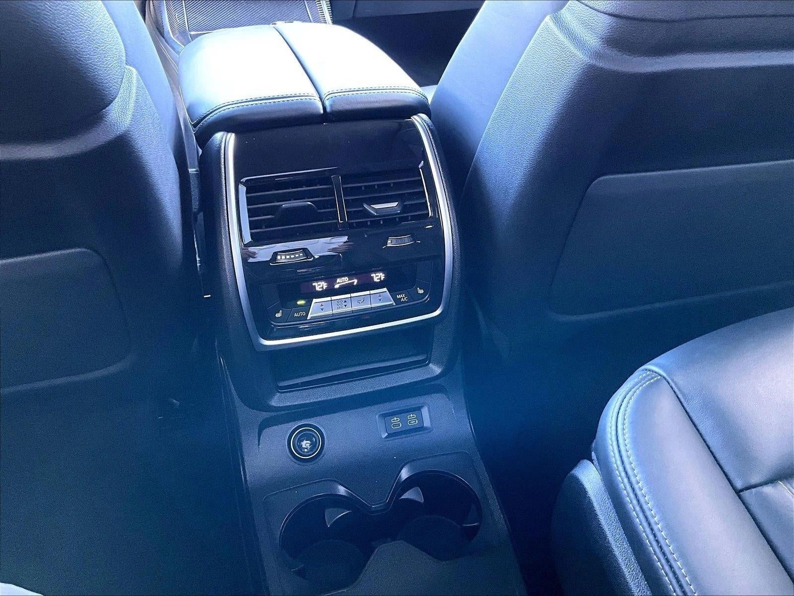 2025 BMW X7 M60i