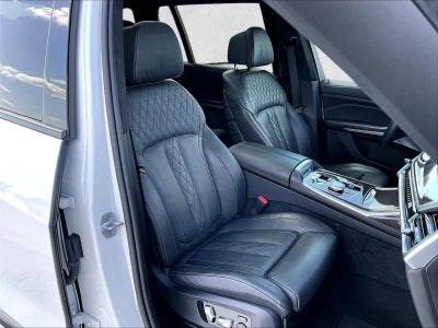 2025 BMW X7 M60i