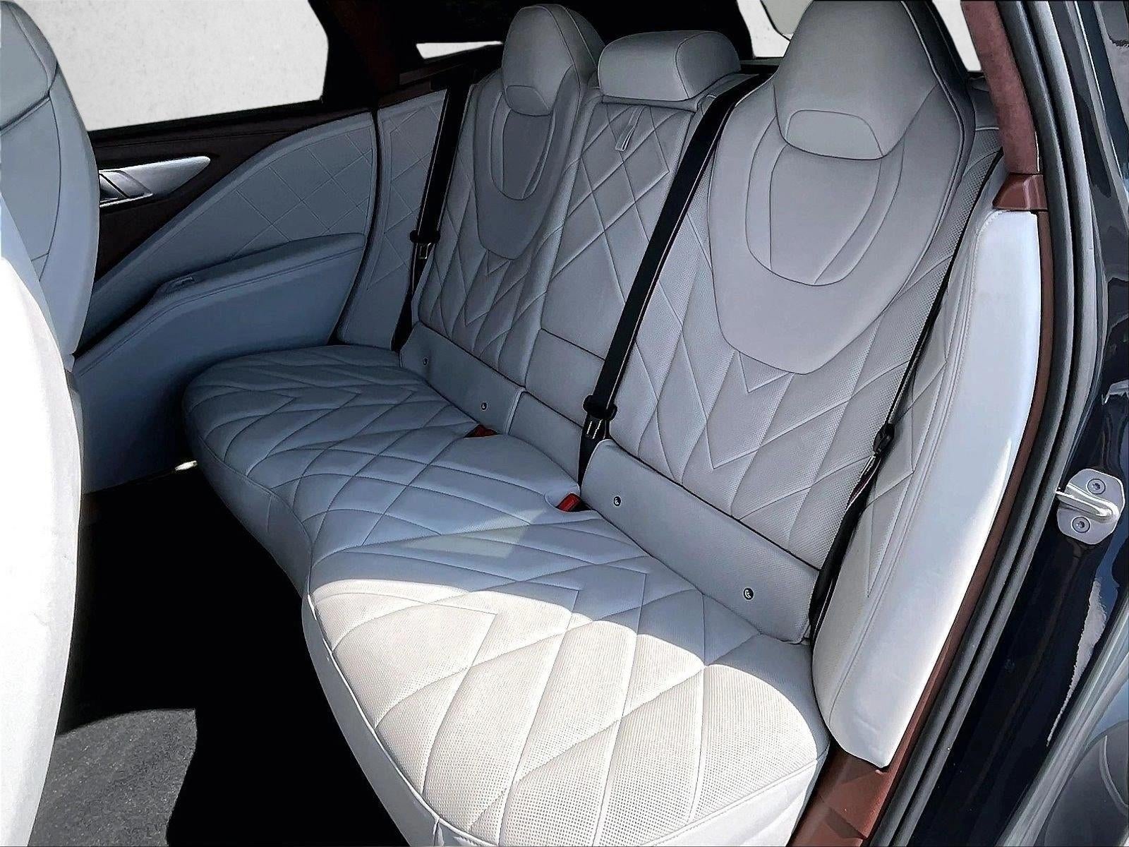 2023 BMW XM Base