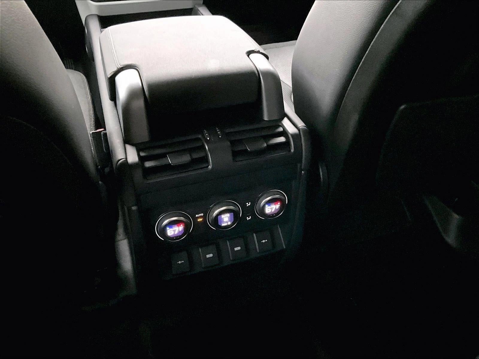 2020 Land Rover Defender SE