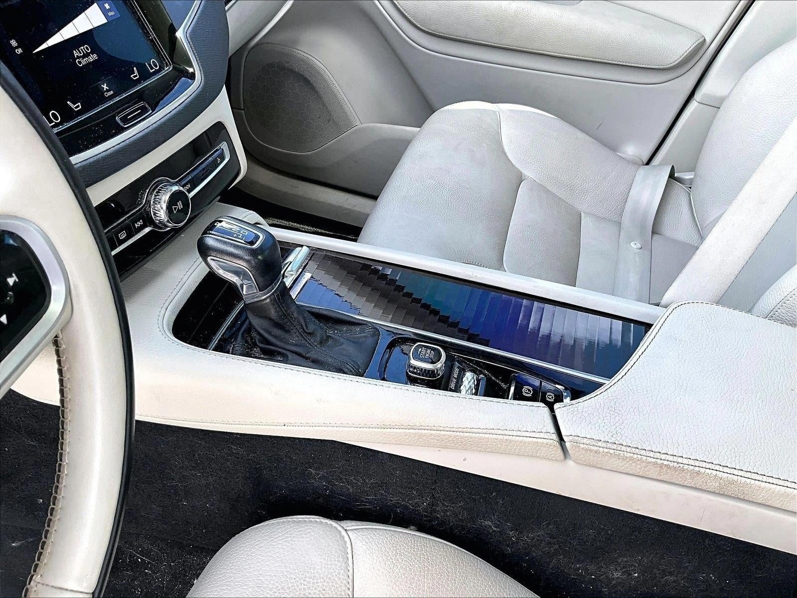 2019 Volvo XC90 Momentum