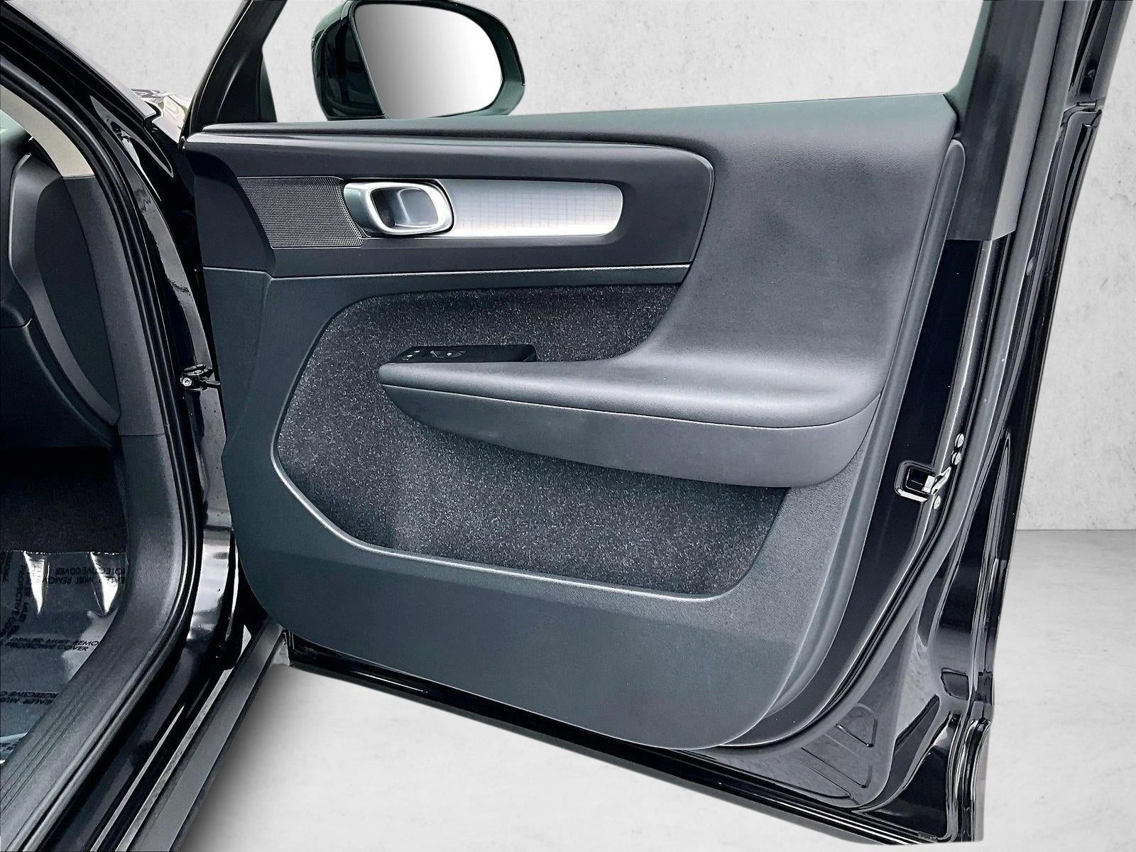 2021 Volvo XC40 Momentum