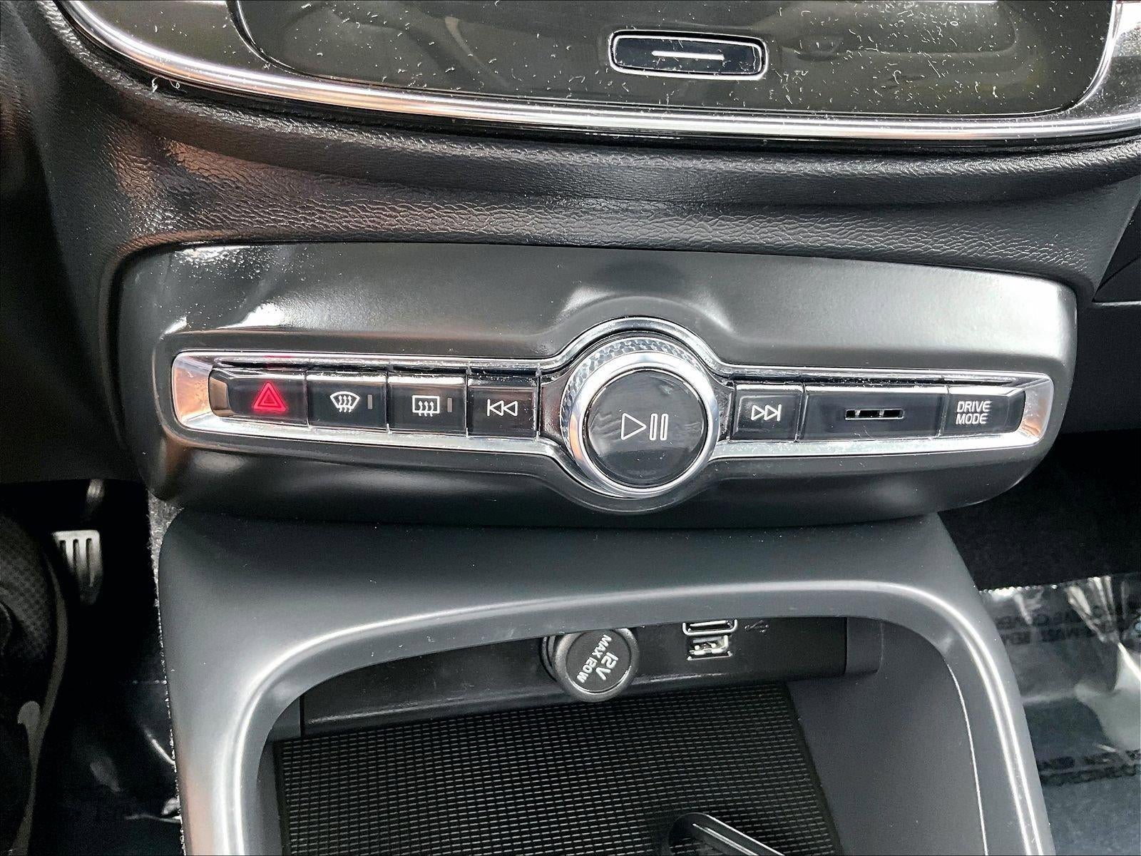 2021 Volvo XC40 Momentum