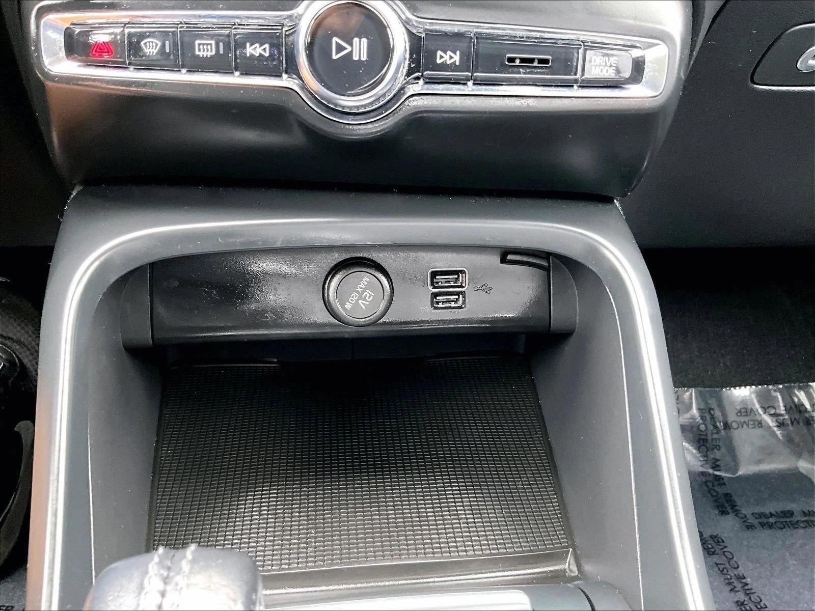 2021 Volvo XC40 Momentum