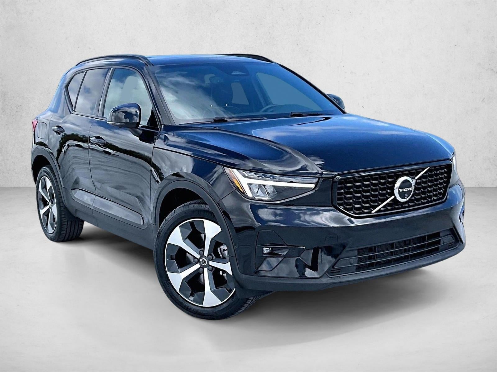 2024 Volvo XC40 Plus Dark Theme