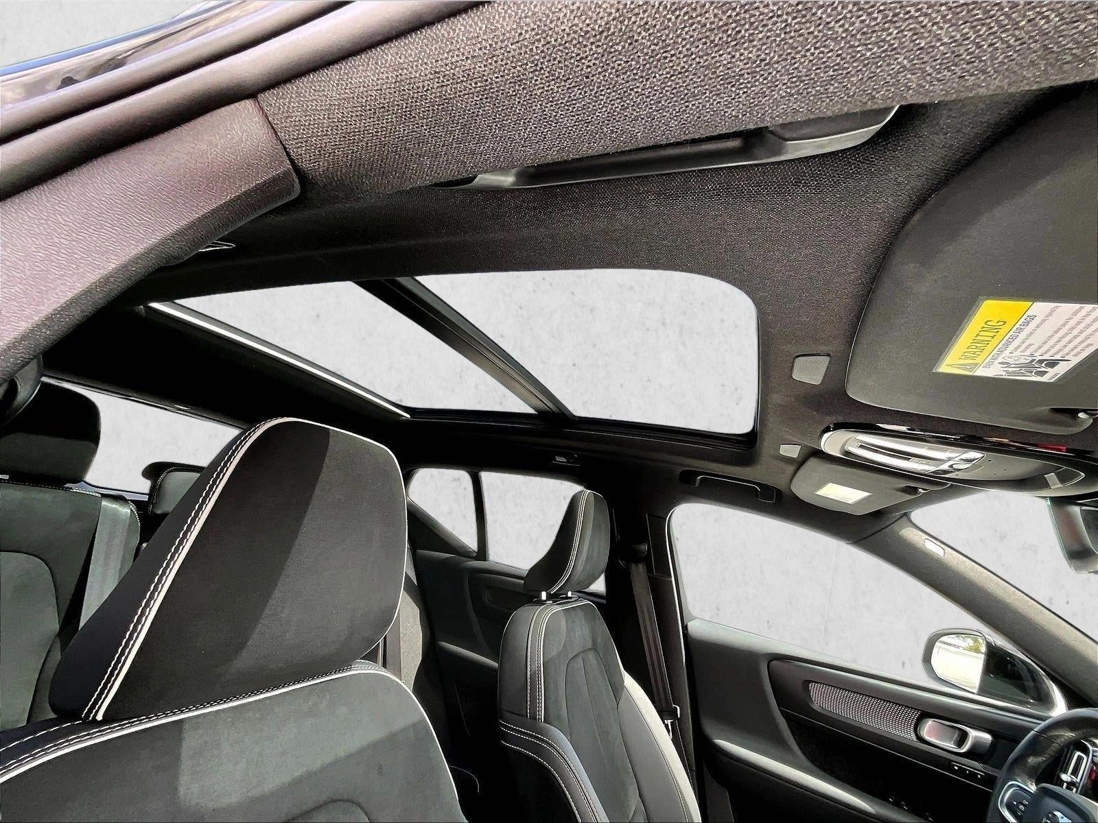 2024 Volvo XC40 Plus Dark Theme