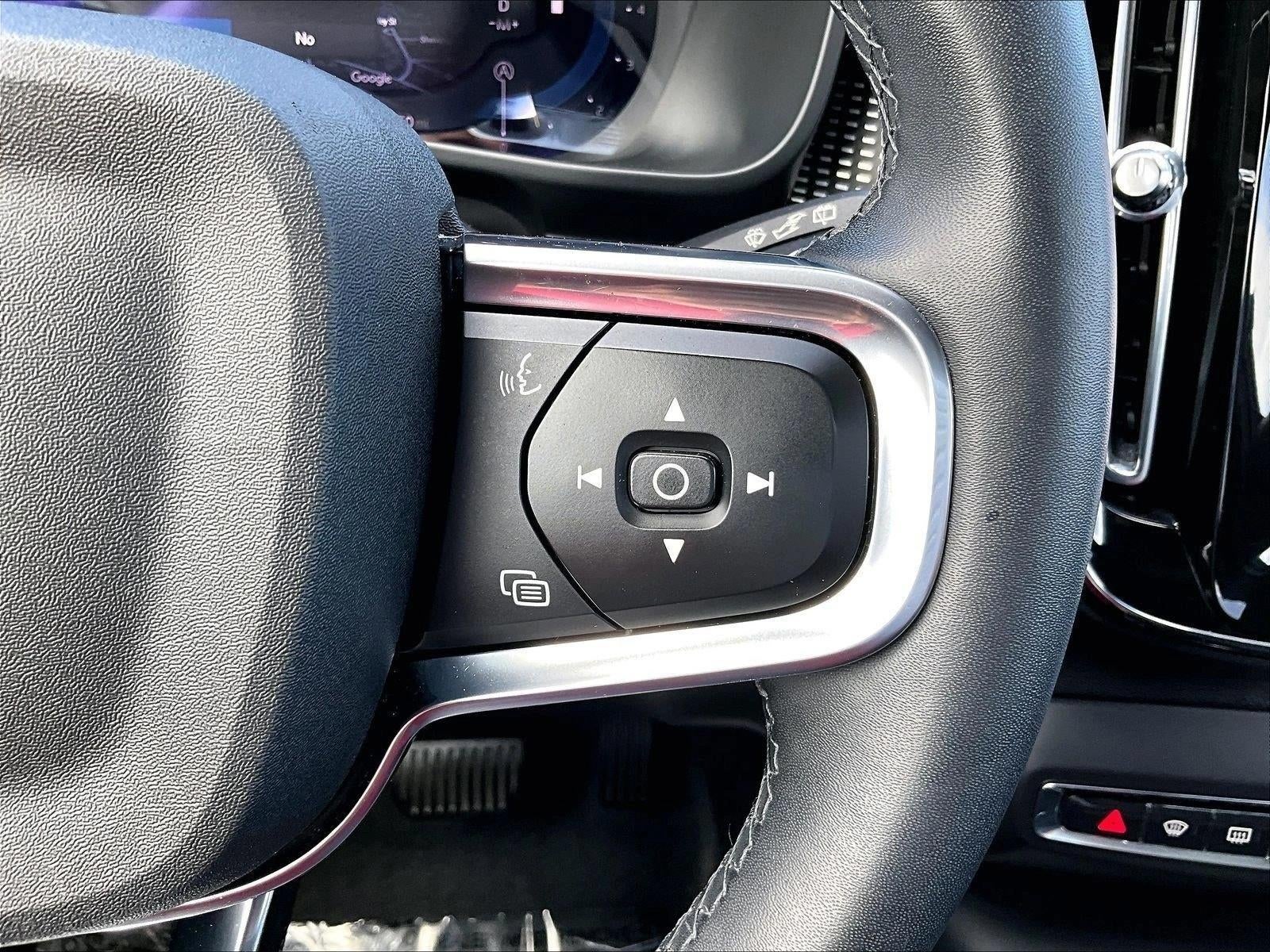 2024 Volvo XC40 Plus Dark Theme