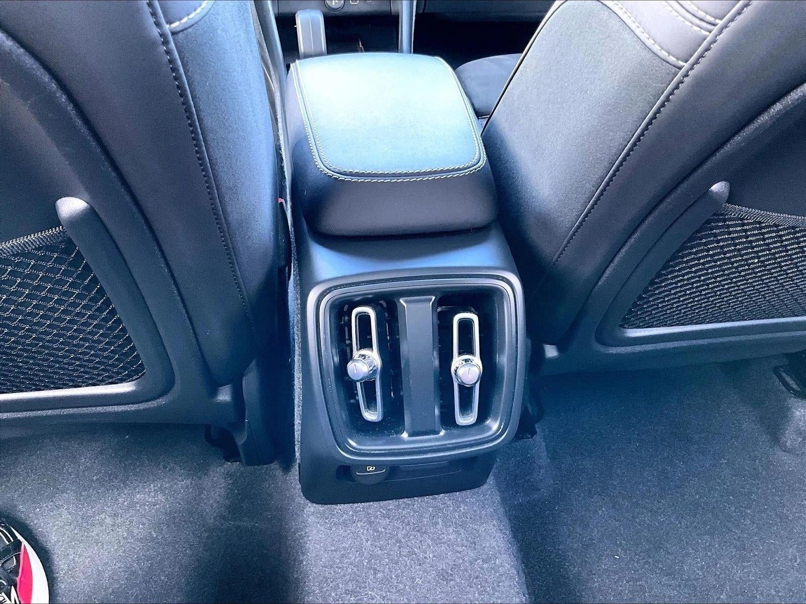 2024 Volvo XC40 Plus Dark Theme