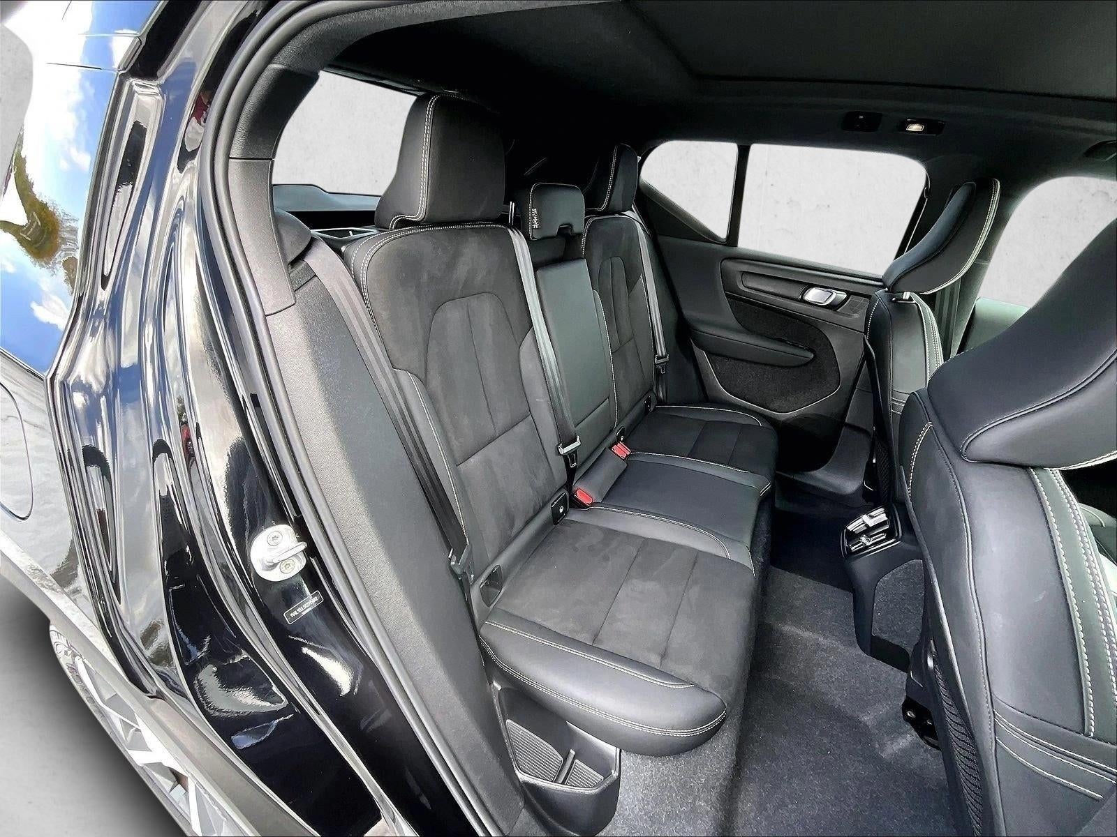 2024 Volvo XC40 Plus Dark Theme