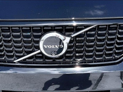 2024 Volvo XC40 Plus Dark Theme