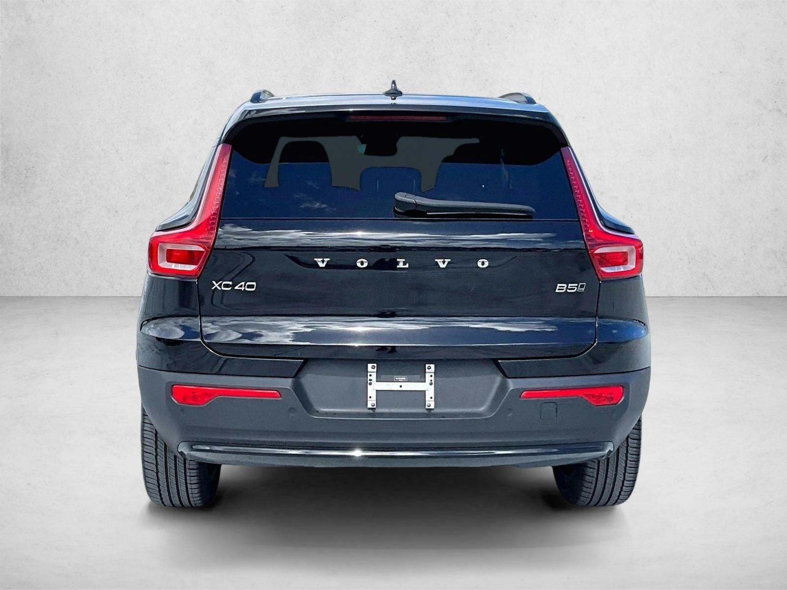 2024 Volvo XC40 Plus Dark Theme