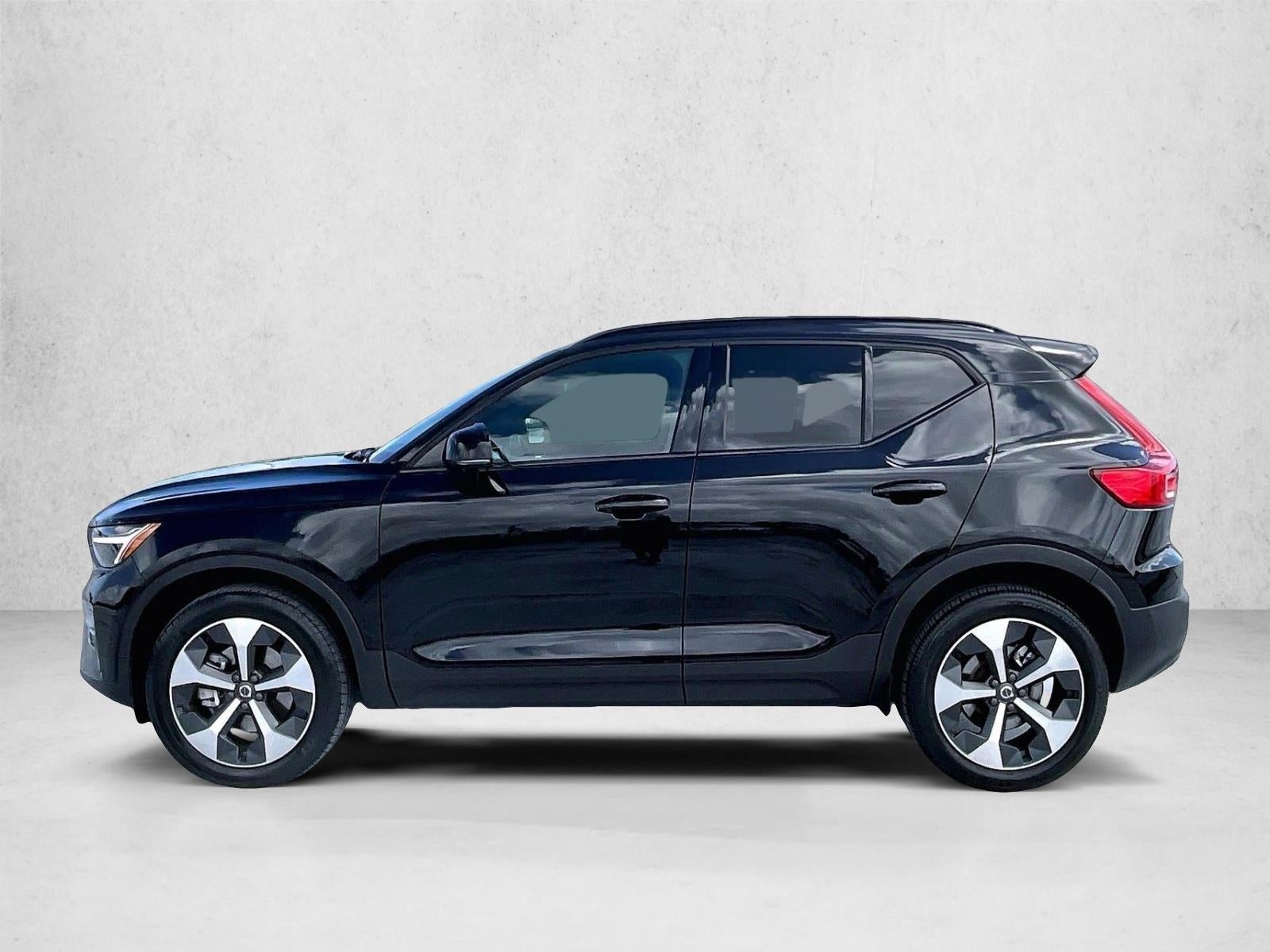 2024 Volvo XC40 Plus Dark Theme