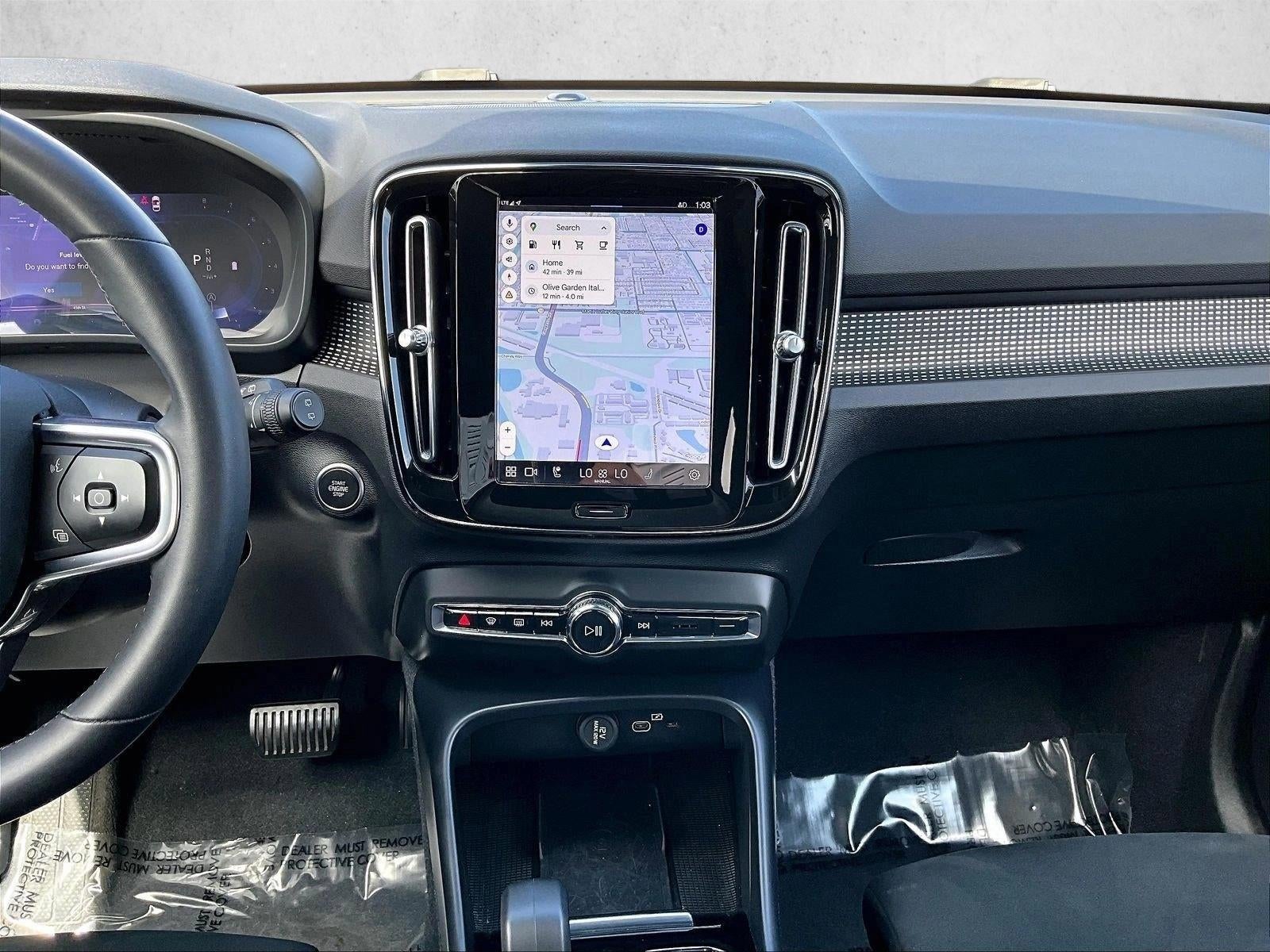 2024 Volvo XC40 Plus Dark Theme