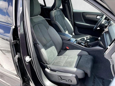 2024 Volvo XC40 Plus Dark Theme