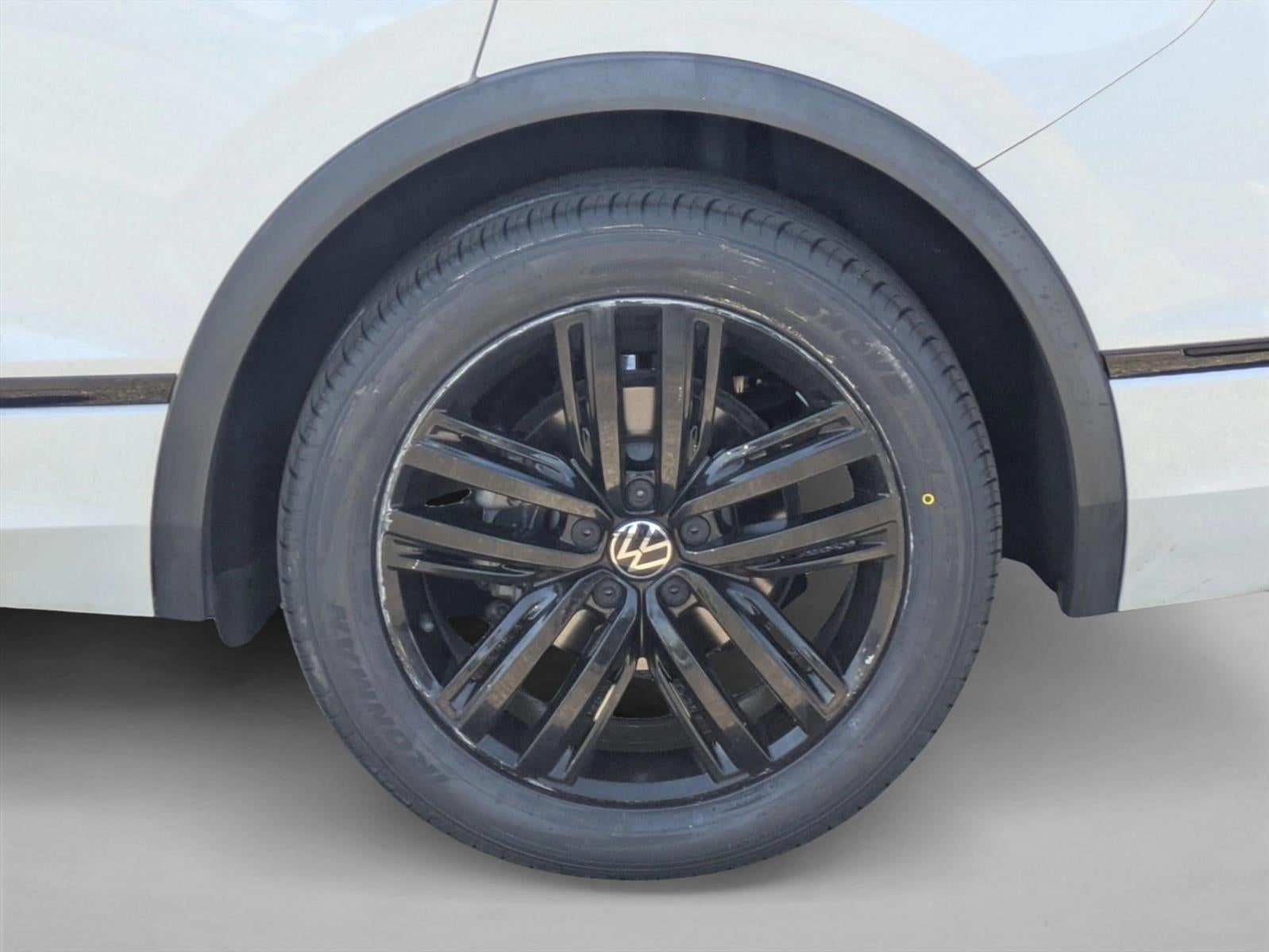 2022 Volkswagen Tiguan SE R-Line Black