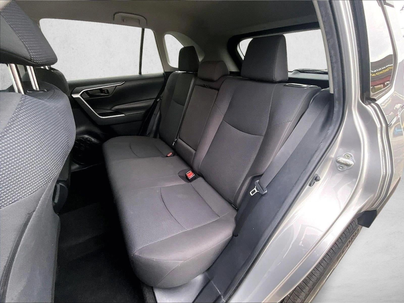 2020 Toyota RAV4 LE