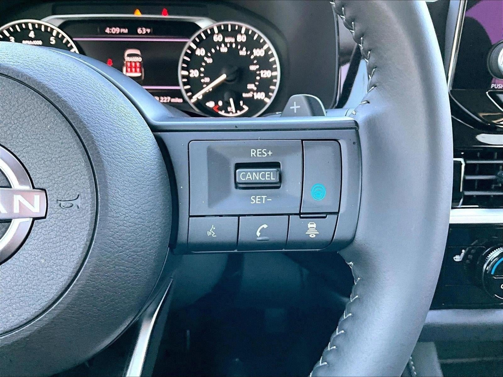 2025 Nissan Pathfinder SV