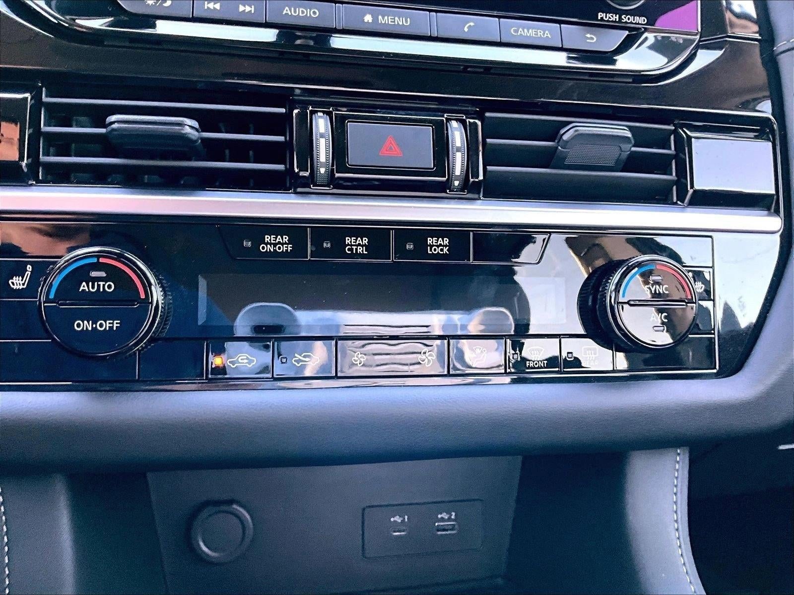 2025 Nissan Pathfinder SV