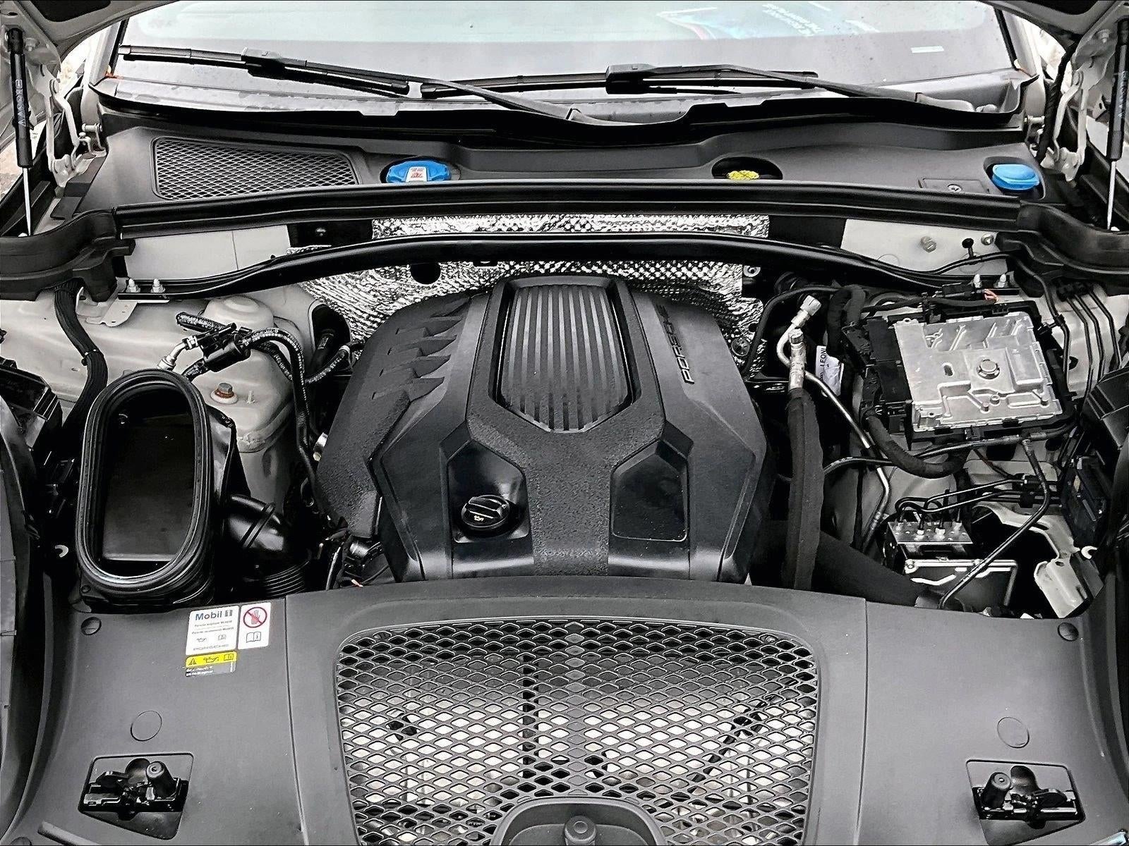 2023 Porsche Macan Base