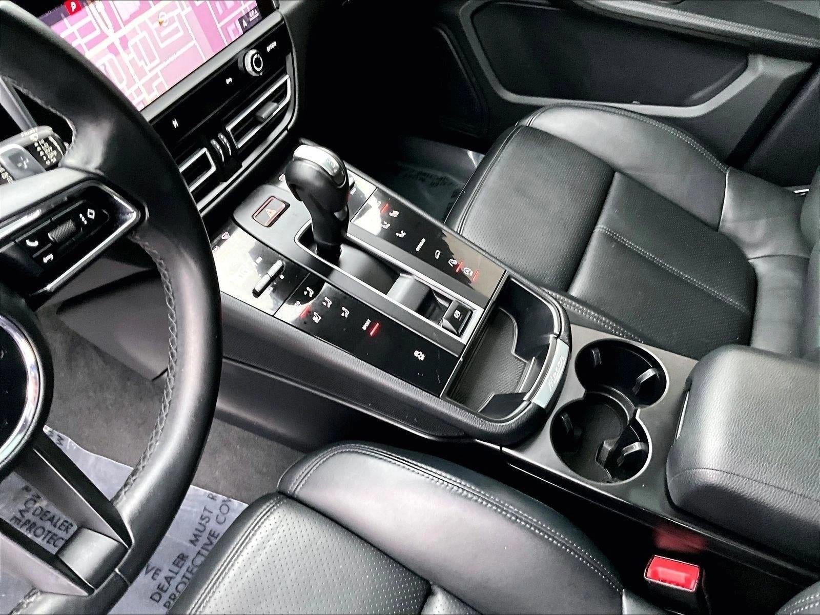 2023 Porsche Macan Base