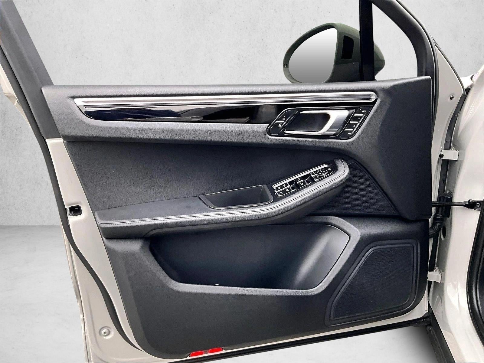 2023 Porsche Macan Base