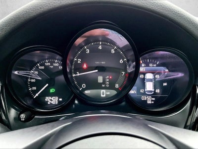 2023 Porsche Macan Base