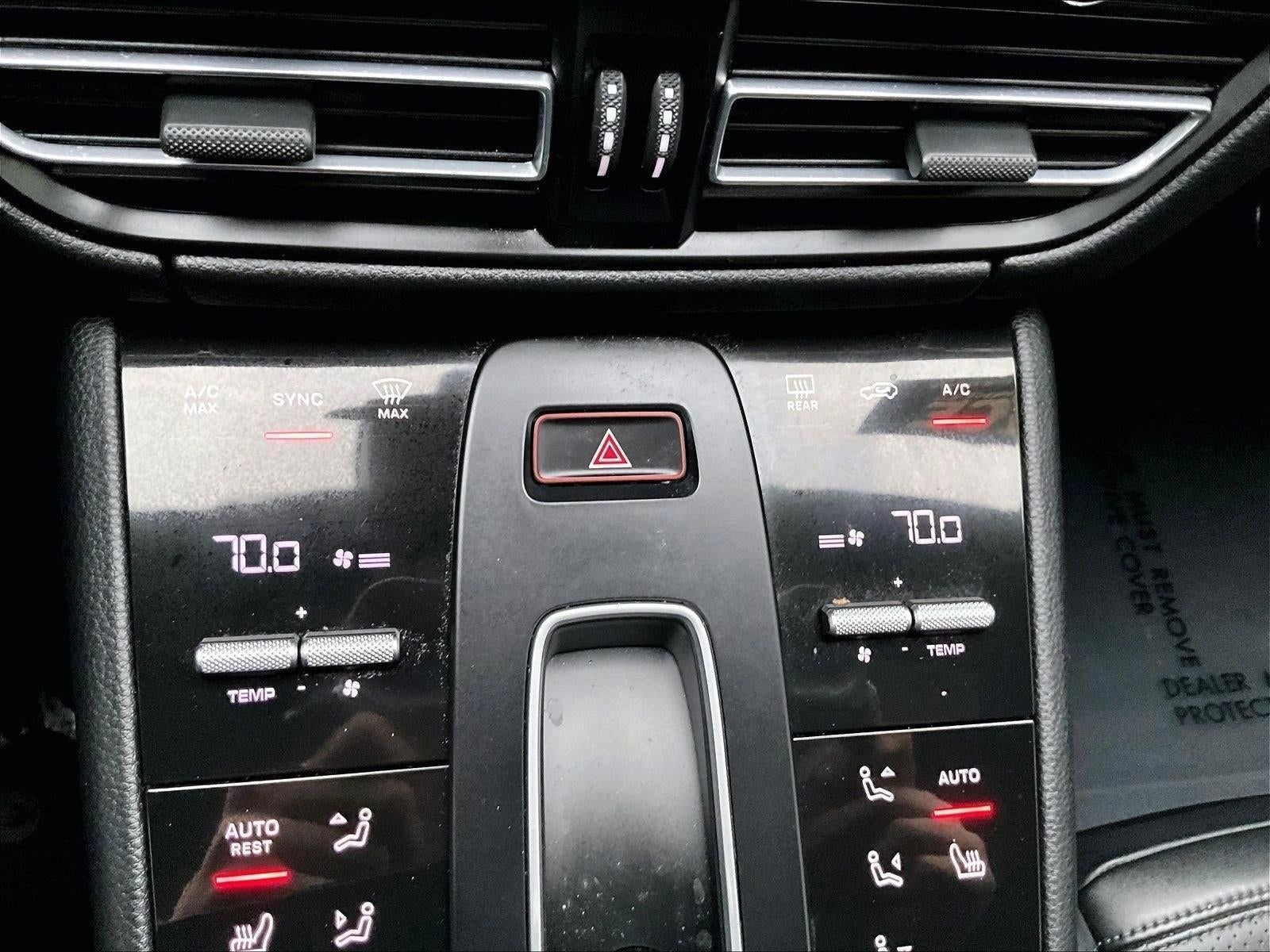 2023 Porsche Macan Base