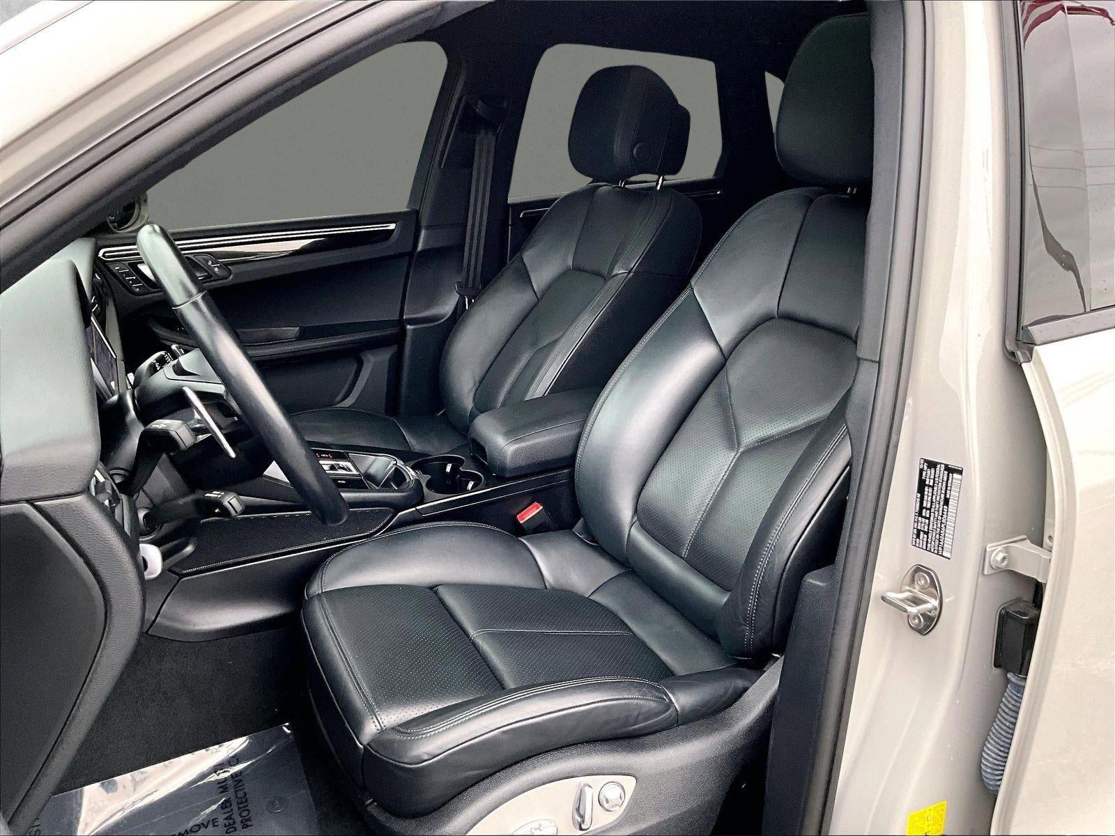 2023 Porsche Macan Base