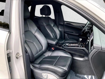 2023 Porsche Macan Base