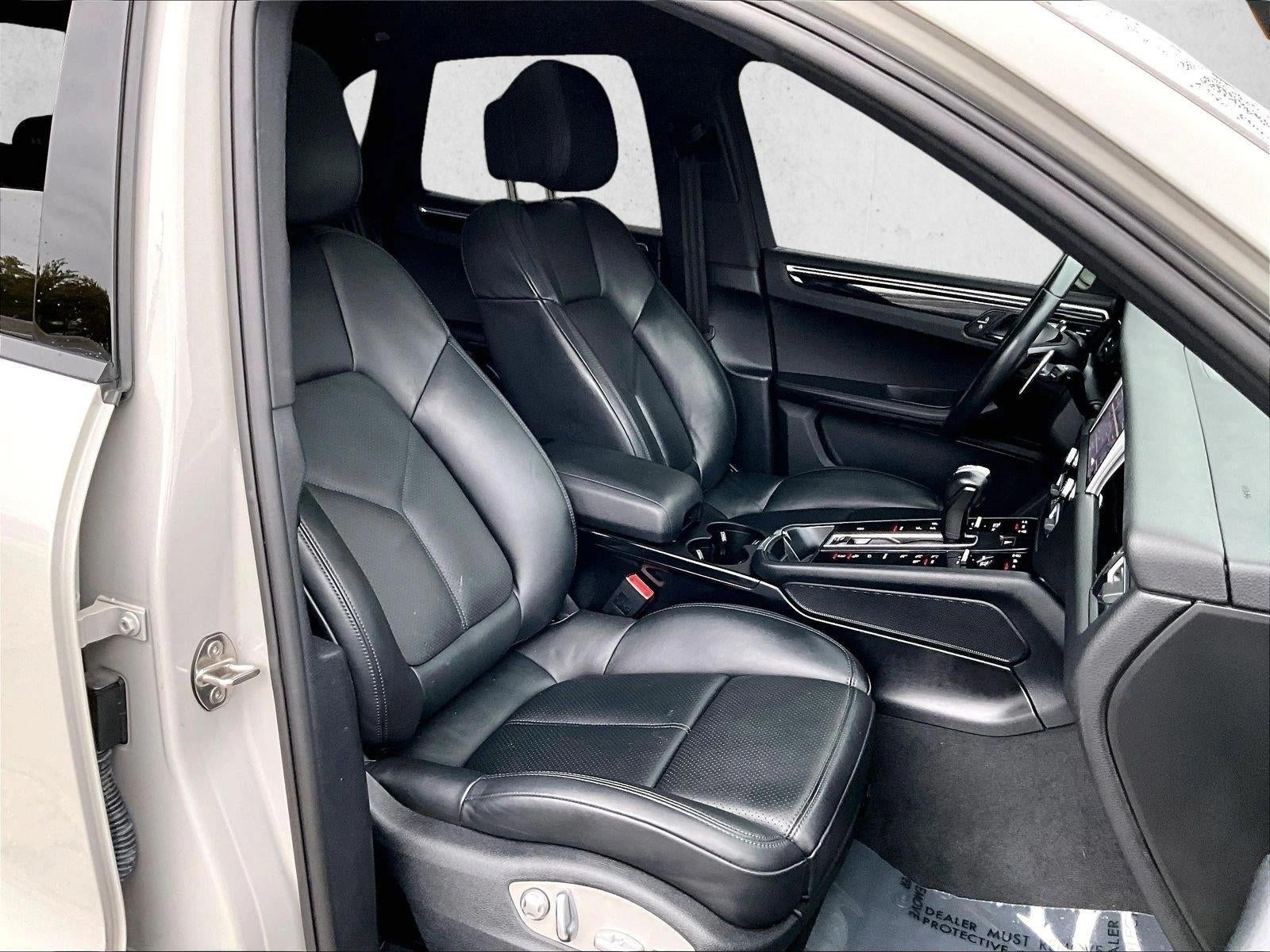 2023 Porsche Macan Base