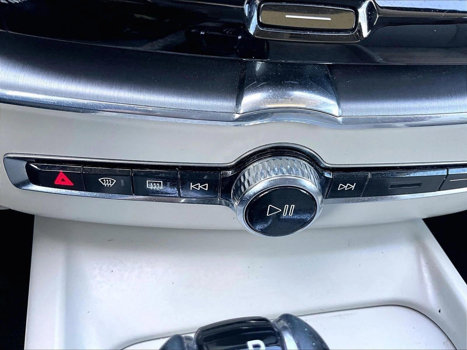 2020 Volvo XC60 T5 Momentum
