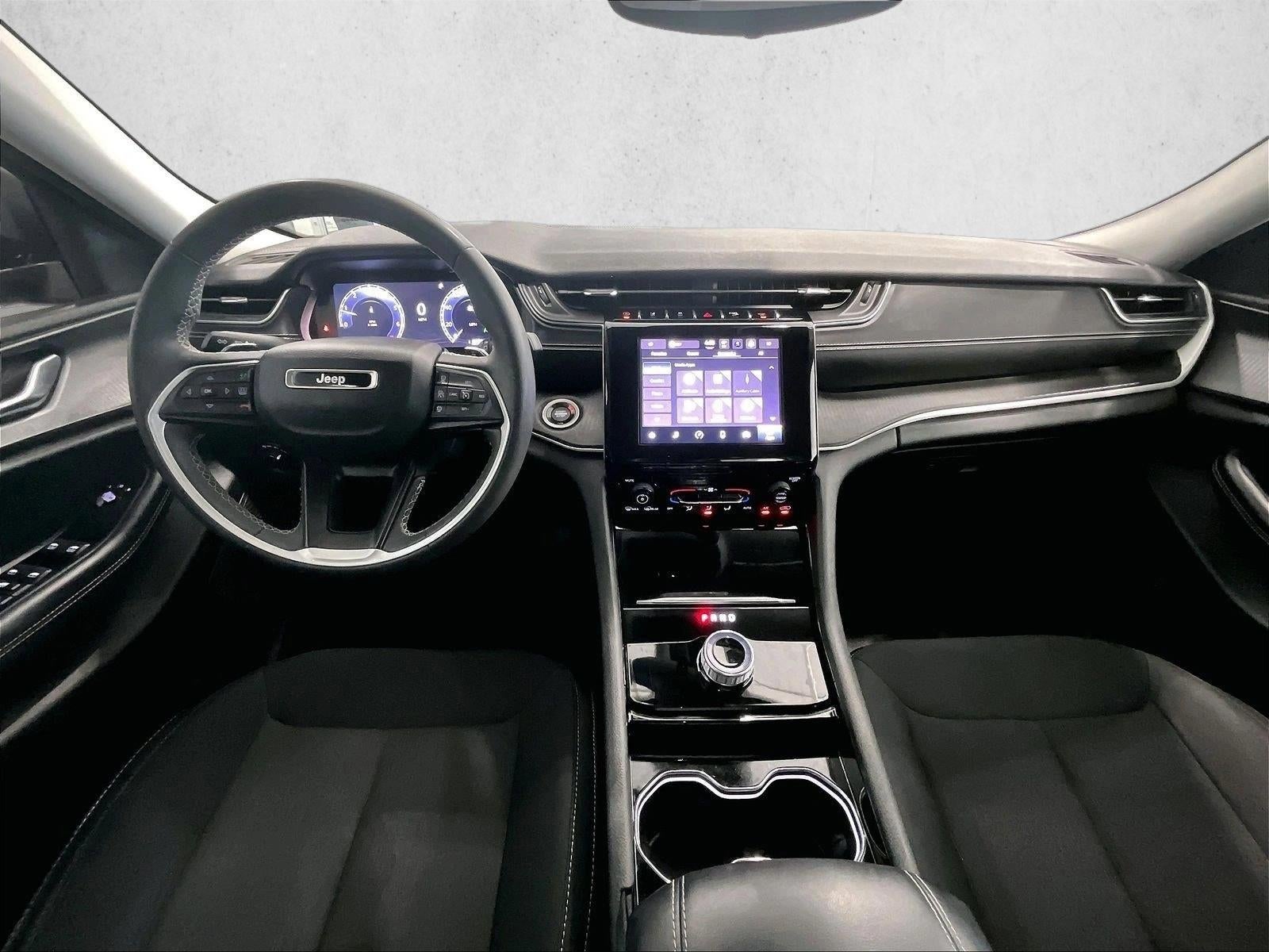2023 Jeep Grand Cherokee Laredo 4x2