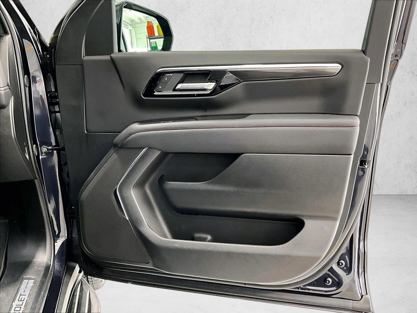 2025 Chevrolet Suburban RST