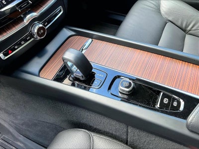 2024 Volvo XC60 Plus Dark Theme