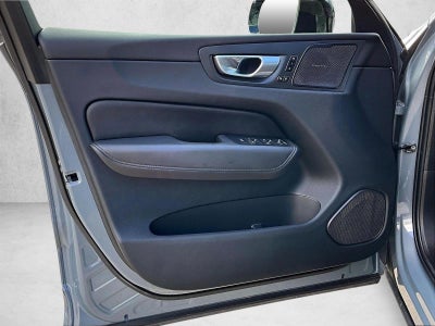 2024 Volvo XC60 Plus Dark Theme