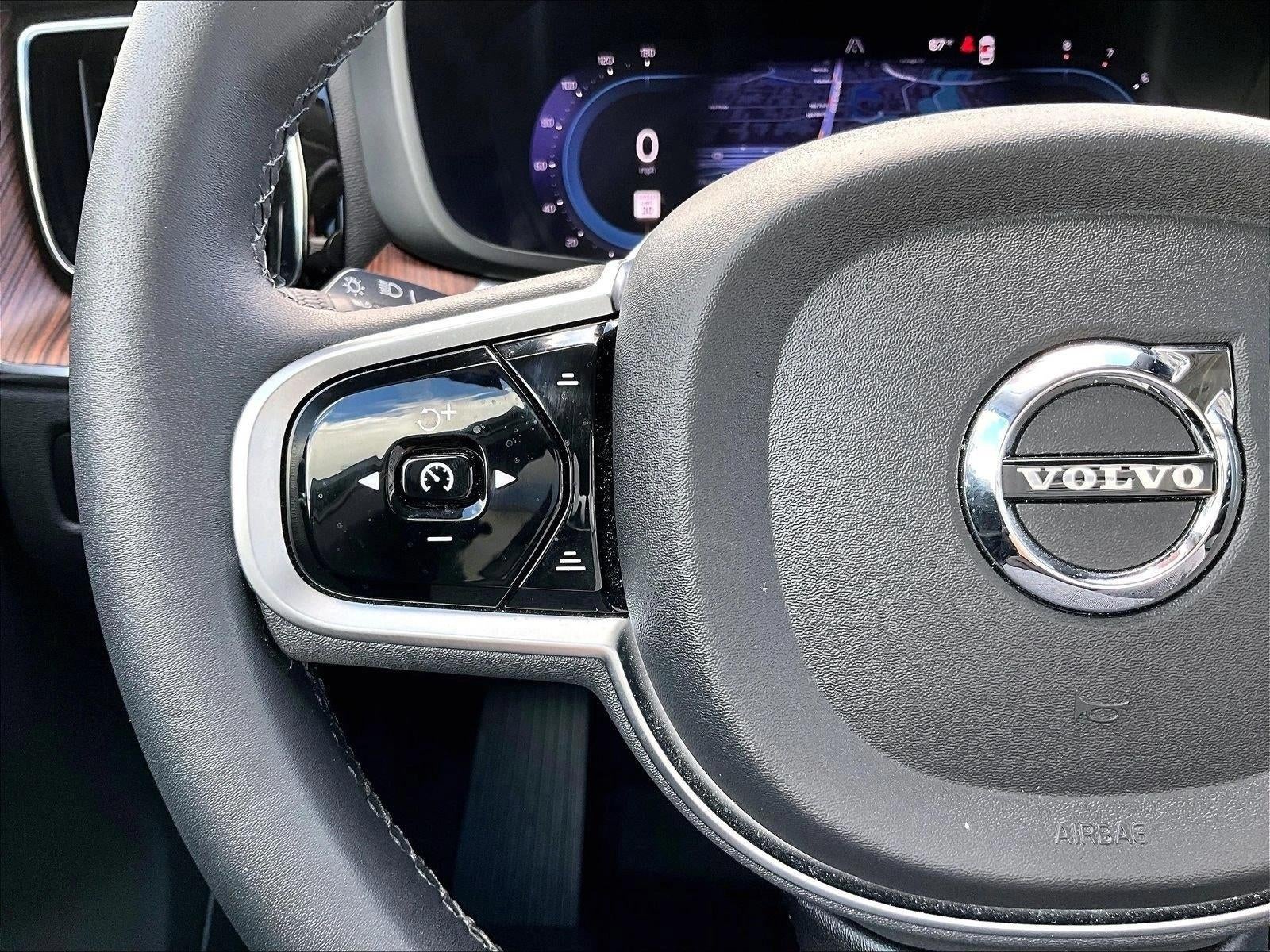 2024 Volvo XC60 Plus Dark Theme