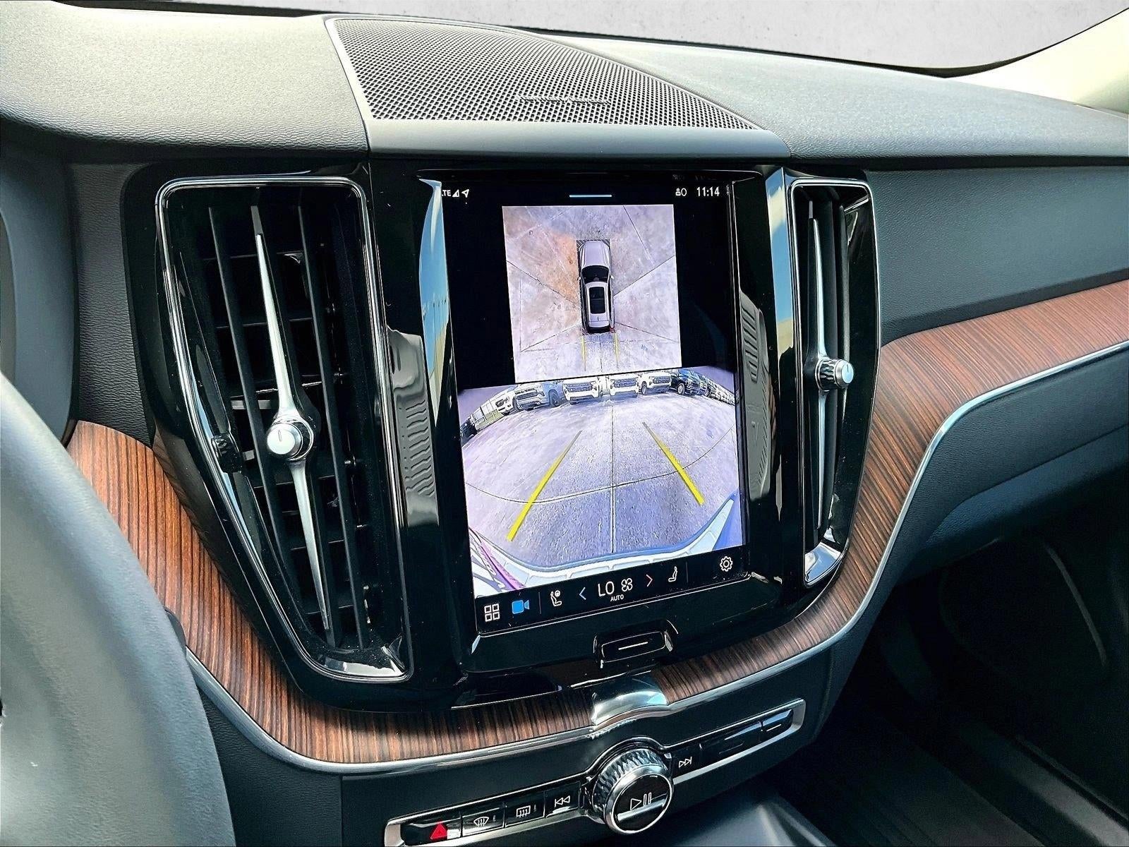 2024 Volvo XC60 Plus Dark Theme