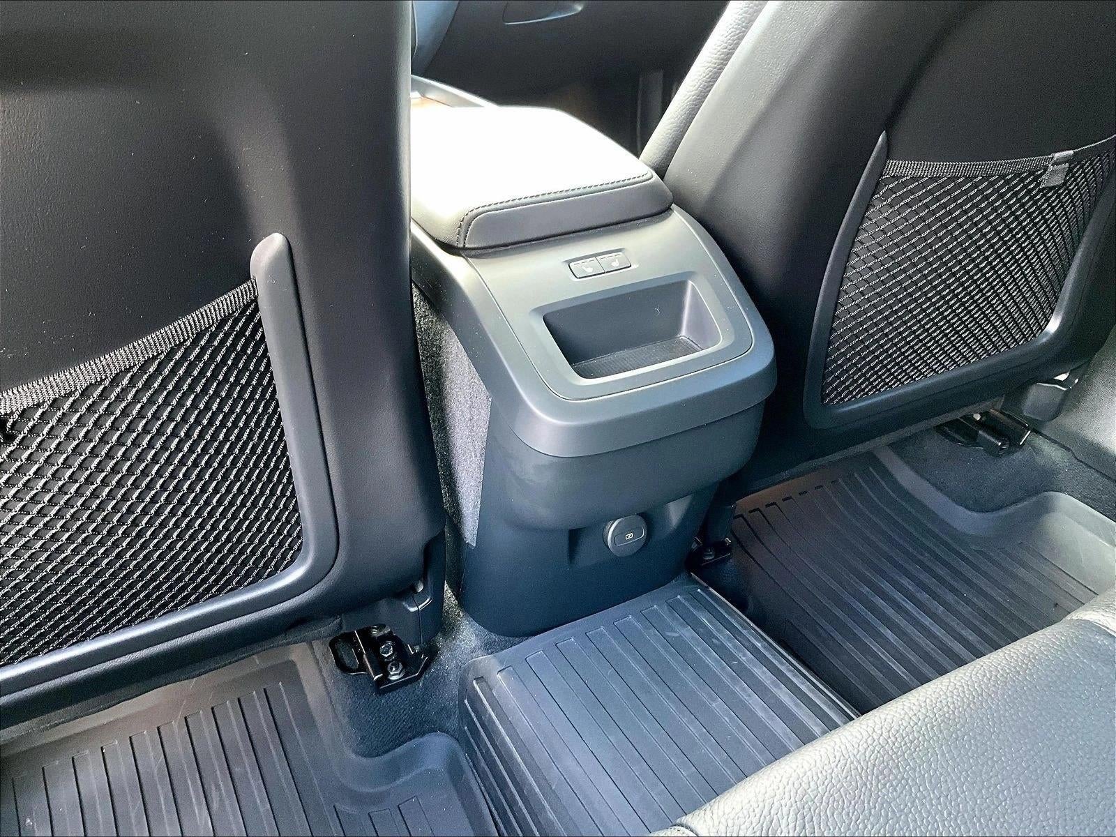 2024 Volvo XC60 Plus Dark Theme