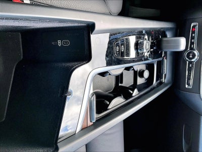 2024 Volvo XC60 Plus Dark Theme