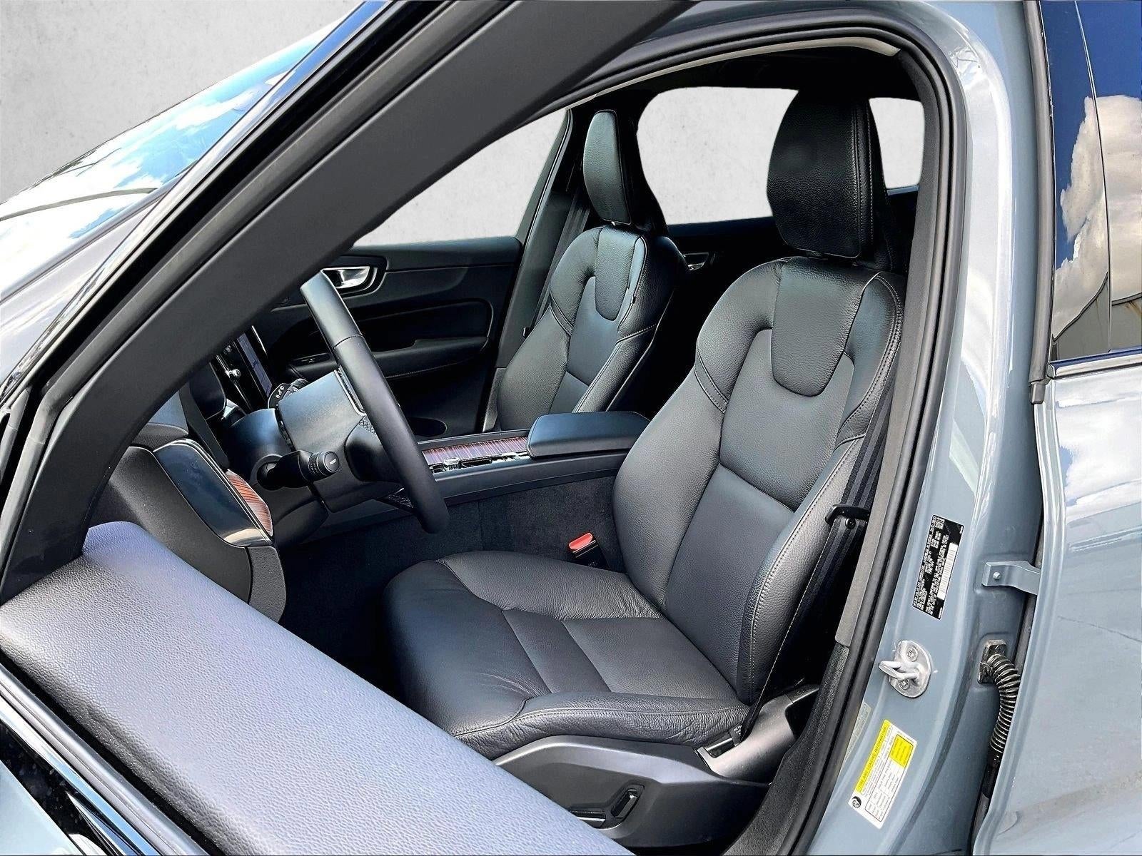 2024 Volvo XC60 Plus Dark Theme