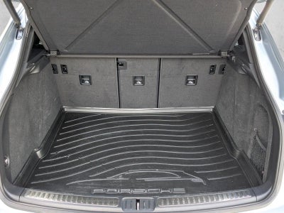 2021 Porsche Macan Base