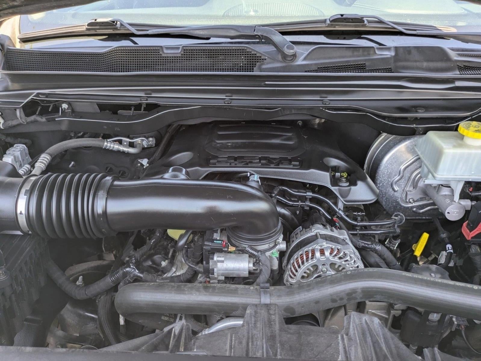 2019 RAM 1500 Laramie Crew Cab 4x2 5'7" Box