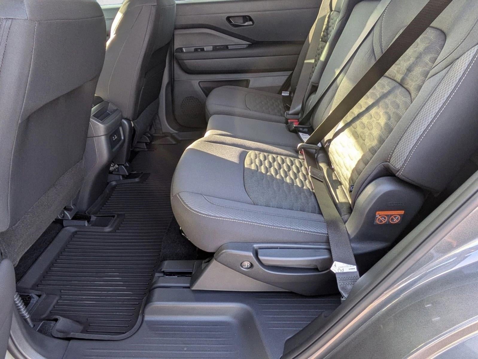 2025 Nissan Pathfinder S