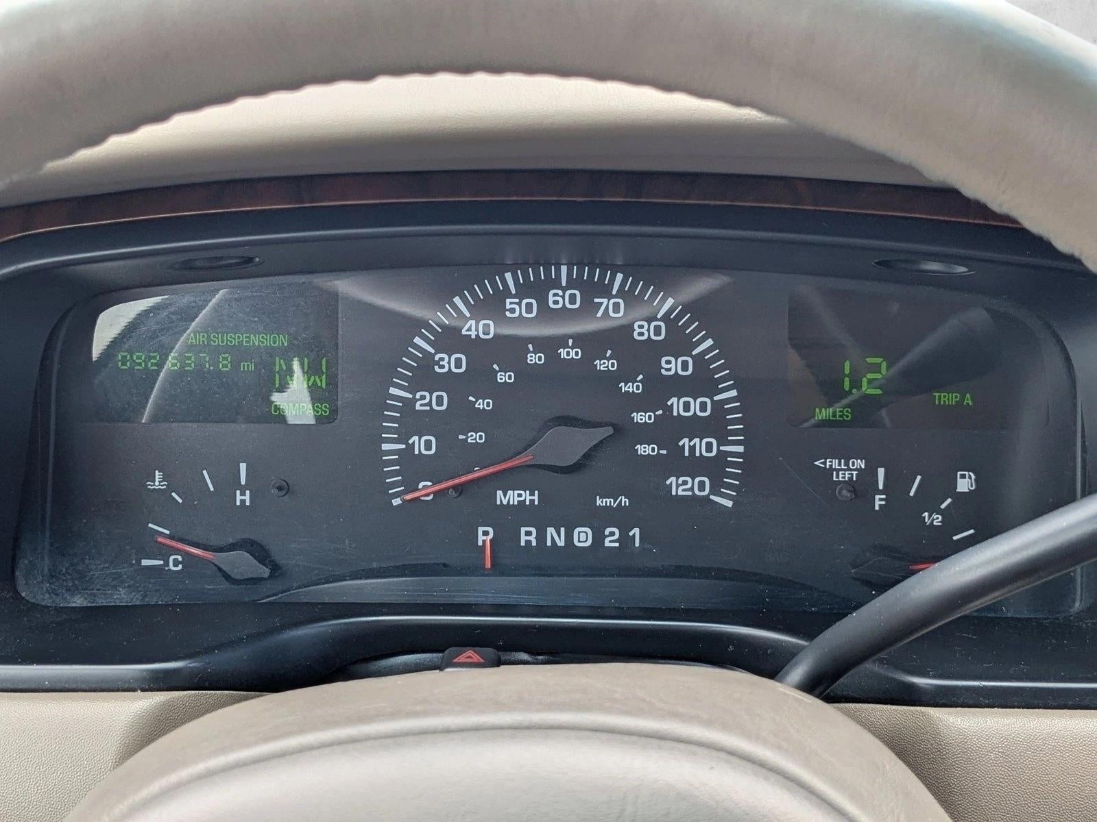 2000 Lincoln Town Car Signature