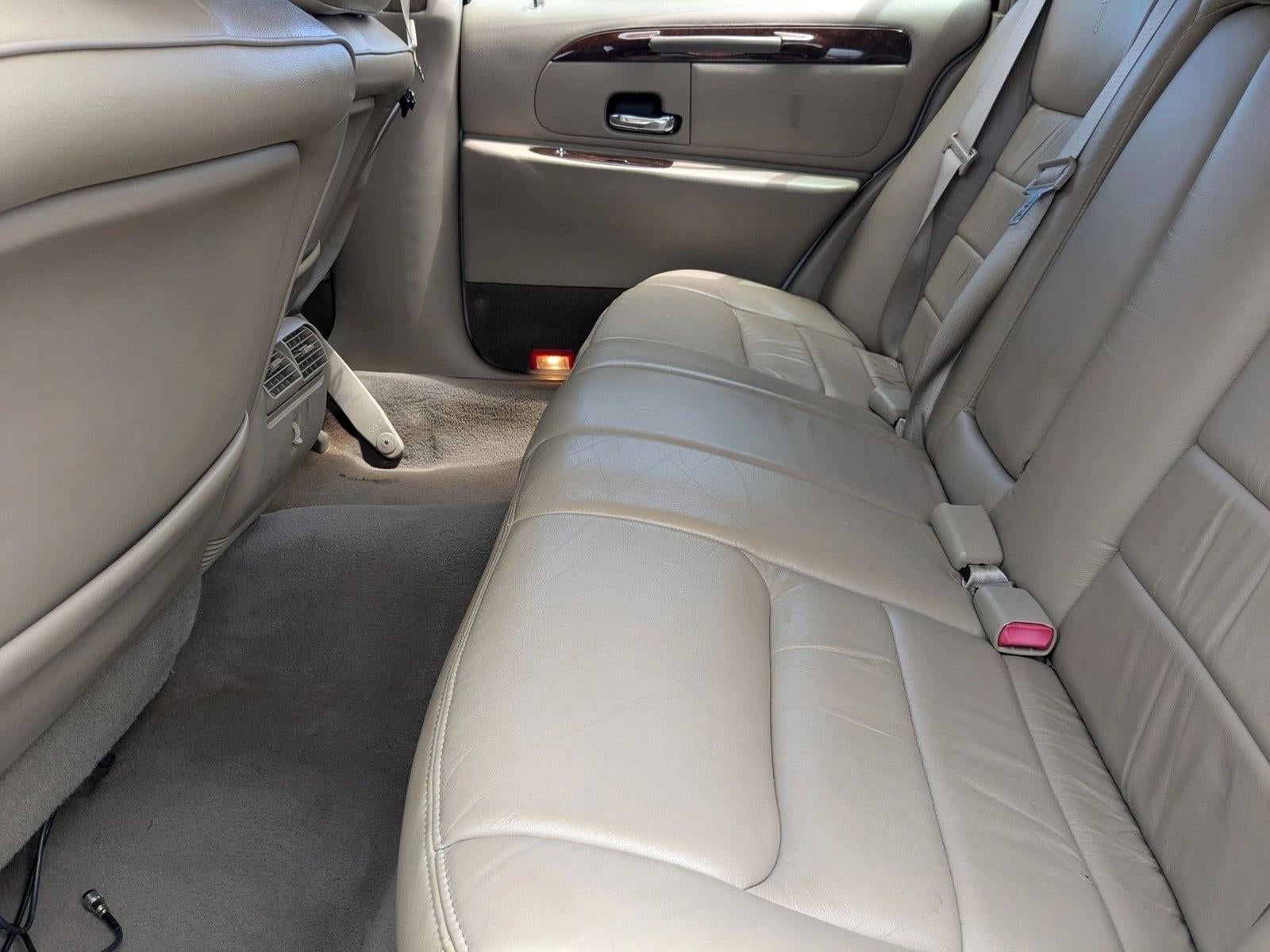 2000 Lincoln Town Car Signature