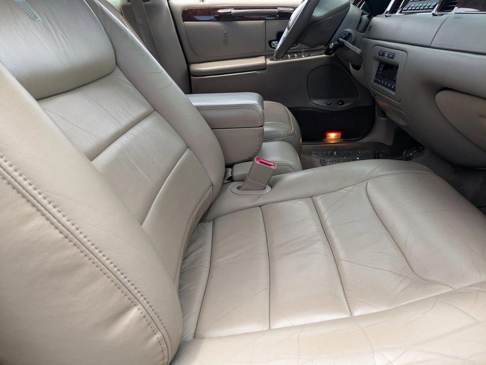 2000 Lincoln Town Car Signature