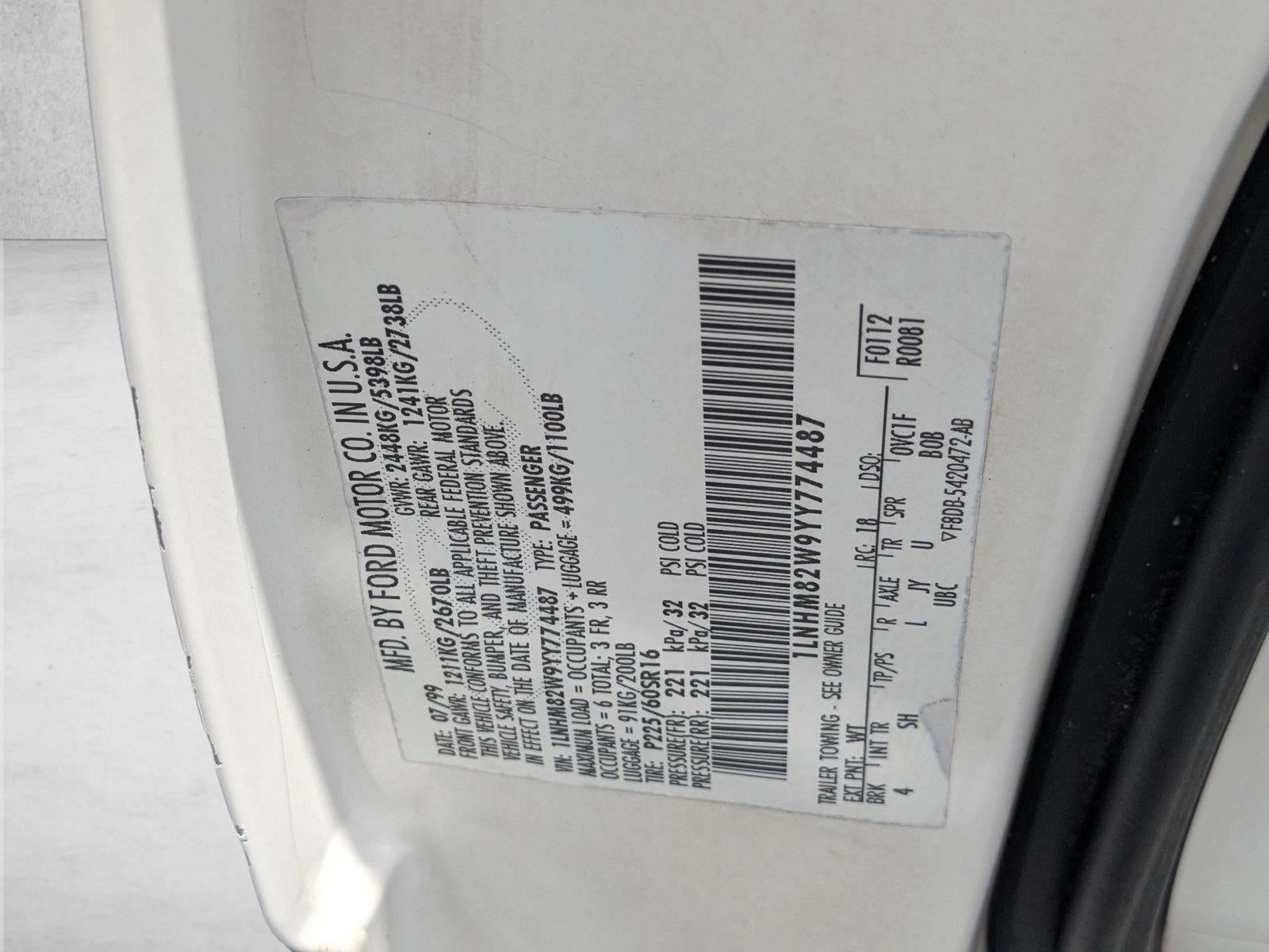2000 Lincoln Town Car Signature