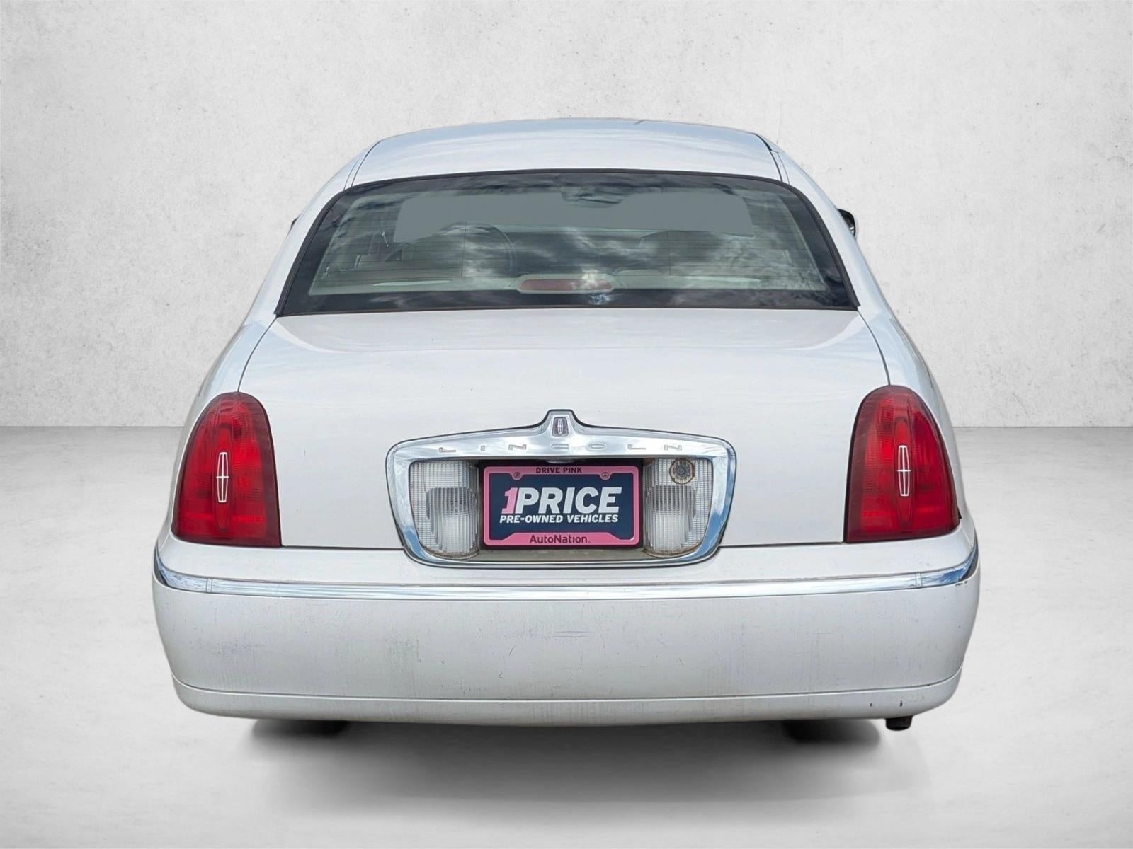 2000 Lincoln Town Car Signature